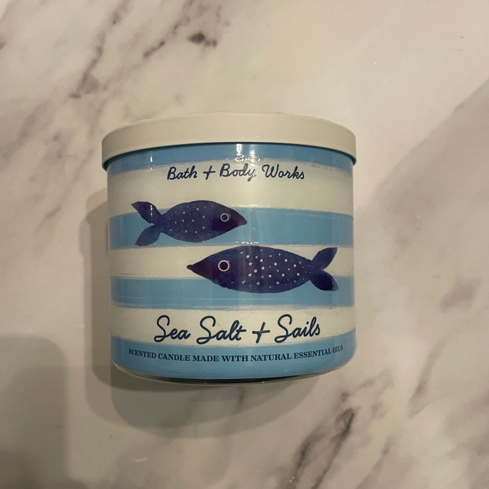 Bath & Body Works Sea Salt & Sails Candle - Blue and White
